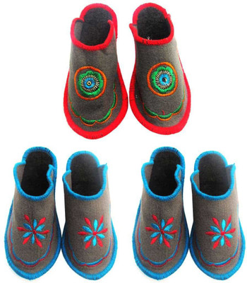 

Champaliya Slippers, Multicolor