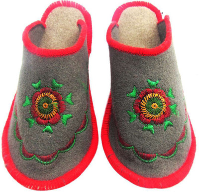 

Shilipi Perokars Slippers, Multicolor