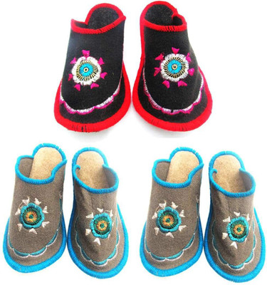 

Champaliya Slippers, Multicolor