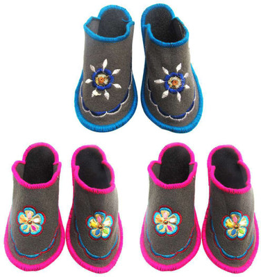 

Shilipi Perokars Slippers, Multicolor
