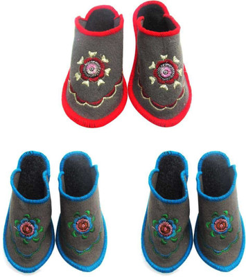 

Champaliya Slippers, Multicolor