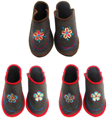 Shilipi Perokars Slippers, Multicolor
