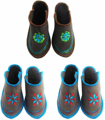 

Shree Sai Slippers, Multicolor