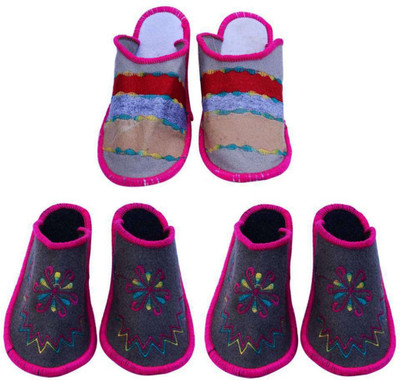

Shree Sai Slippers, Multicolor