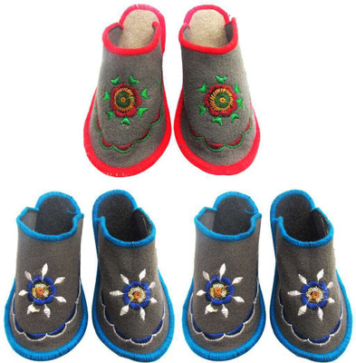 

Shree Sai Slippers, Multicolor