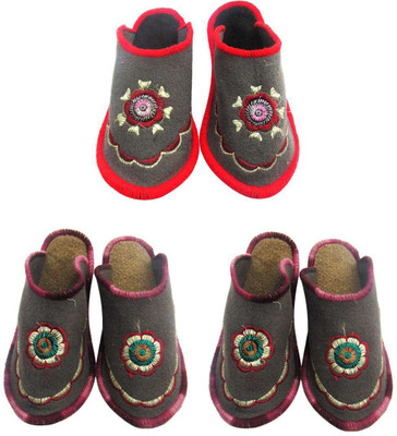 

Shilipi Perokars Slippers, Multicolor
