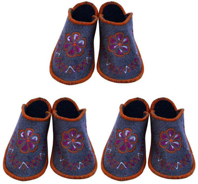 

Champaliya Slippers, Multicolor