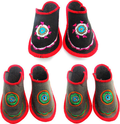 

Shilipi Perokars Slippers, Multicolor