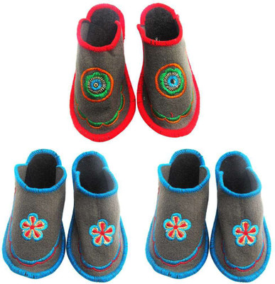 

Shilipi Perokars Slippers, Multicolor