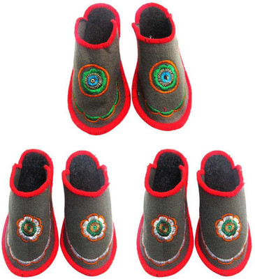 

Champaliya Slippers, Multicolor
