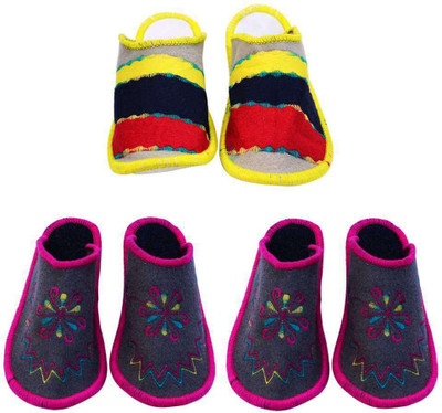 

Champaliya Slippers, Multicolor