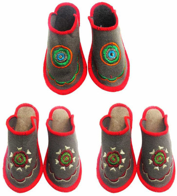 

Champaliya Slippers, Multicolor