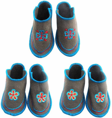 

Champaliya Slippers, Multicolor