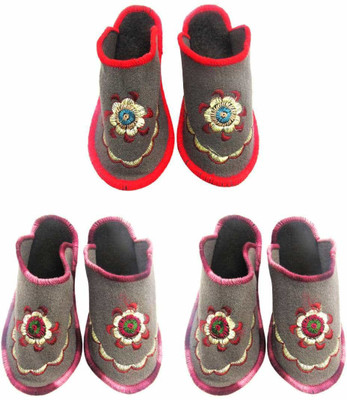

Shree Sai Slippers, Multicolor