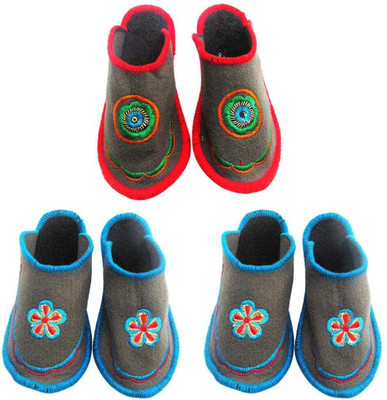 

Champaliya Slippers, Multicolor