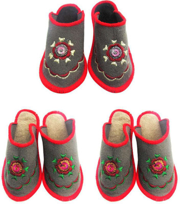 

Shree Sai Slippers, Multicolor