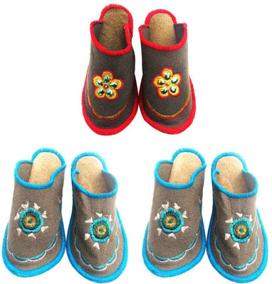 

Champaliya Slippers, Multicolor
