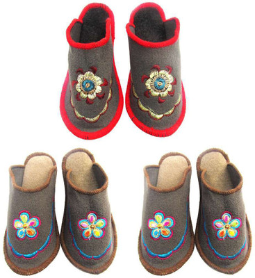 

Shree Sai Slippers, Multicolor