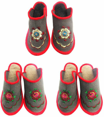 

Shree Sai Slippers, Multicolor
