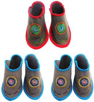 

Champaliya Slippers, Multicolor