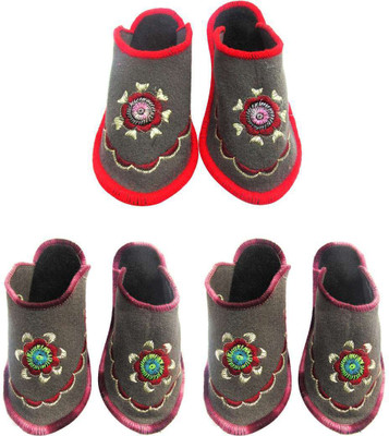 

Shilipi Perokars Slippers, Multicolor