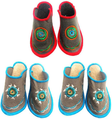 

Champaliya Slippers, Multicolor