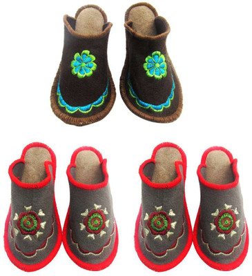 

Shree Sai Slippers, Multicolor
