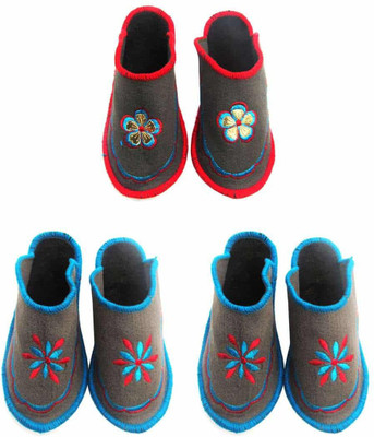 

Champaliya Slippers, Multicolor