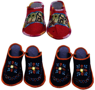 

Shree Sai Slippers, Multicolor