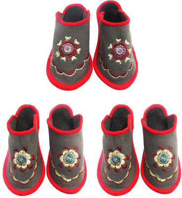 

Shree Sai Slippers, Multicolor