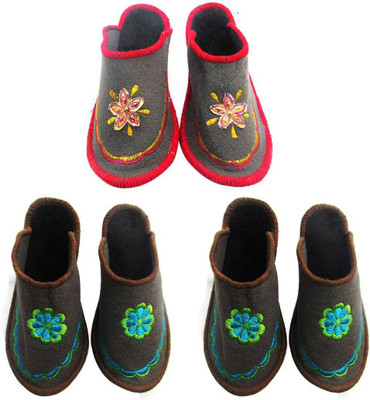 

Shilipi Perokars Slippers, Multicolor