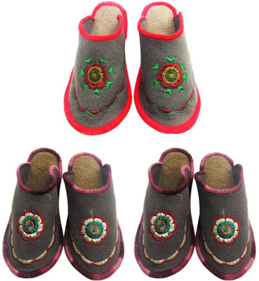 

Shree Sai Slippers, Multicolor