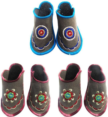 

Shree Sai Slippers, Multicolor