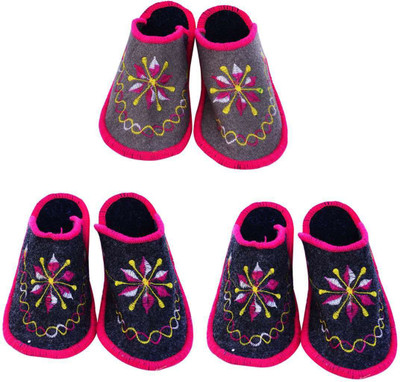 

Shree Sai Slippers, Pink