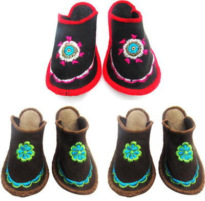 

Shilipi Perokars Slippers, Multicolor