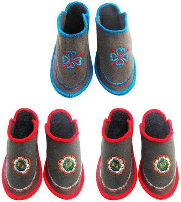 

Shilipi Perokars Slippers, Multicolor