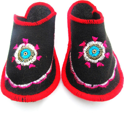 

Shilipi Perokars Slippers, Multicolor