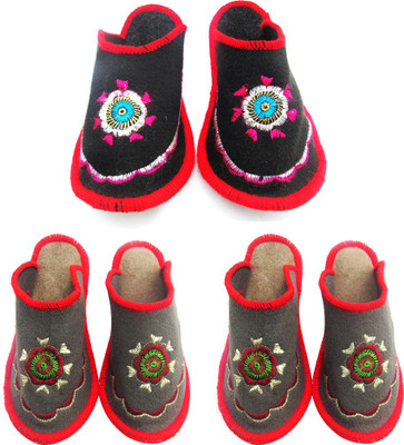 

Shilipi Perokars Slippers, Multicolor