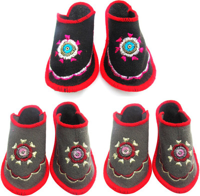 

Shilipi Perokars Slippers, Multicolor