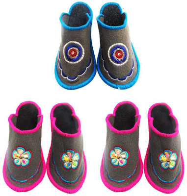 

Shilipi Perokars Slippers, Multicolor