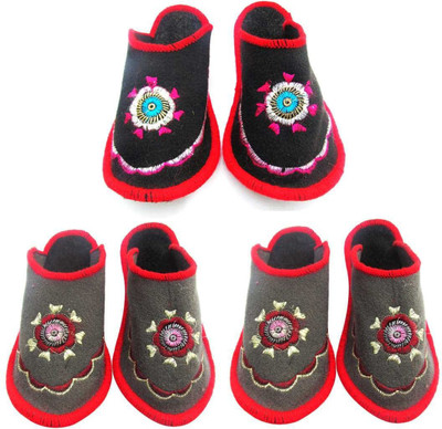 

Champaliya Slippers, Multicolor