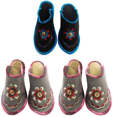 

Champaliya Slippers, Multicolor