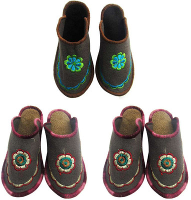

Shree Sai Slippers, Multicolor