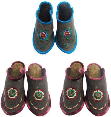 

Shree Sai Slippers, Multicolor