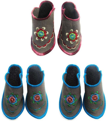 

Champaliya Slippers, Multicolor