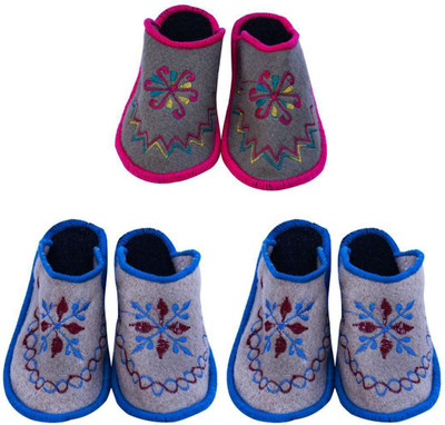 

Shilipi Perokars Slippers, Multicolor