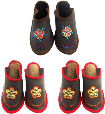 

Champaliya Slippers, Multicolor