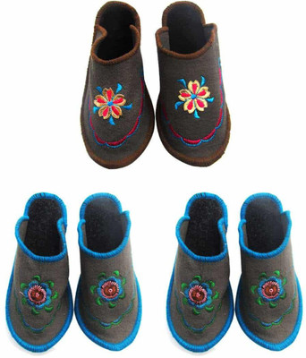 

Champaliya Slippers, Multicolor
