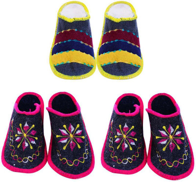 

Shilipi Perokars Slippers, Multicolor