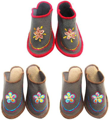 

Shilipi Perokars Slippers, Multicolor